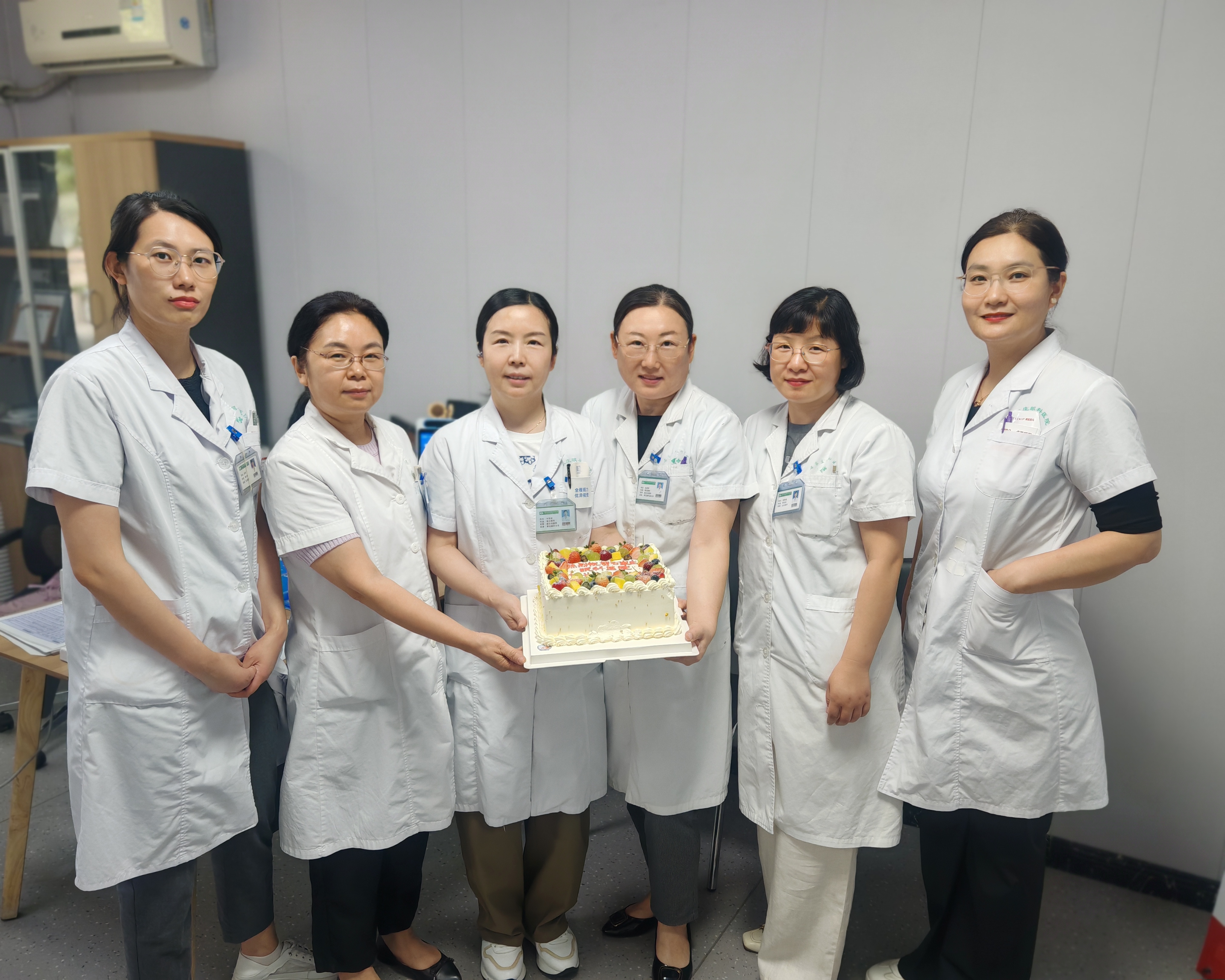 石家(jiā)莊眼科(kē)醫(yī)院順利完成強生(shēng)眼力健艾無級®智簡預裝人(rén)工(gōng)晶體(tǐ)植入手術(shù)